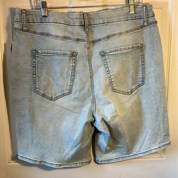 NWT Falls Creek women’s Bermuda shorts size 18 - Picture 7 of 7